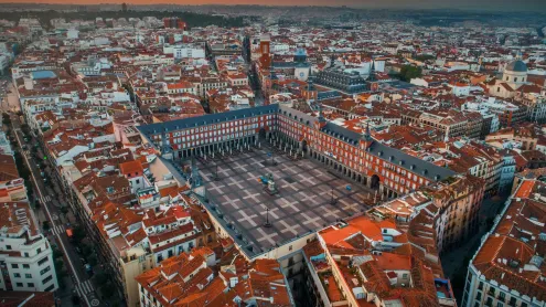 Plaza Mayor de Madrid, España (© Songquan Deng/Shutterstock)