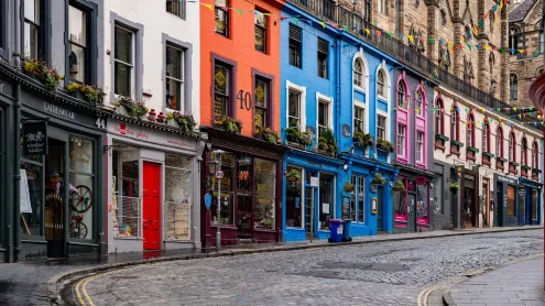 Victoria Street in Edinburgh, Scotland (© Michael Greene/iStock/Getty Images)