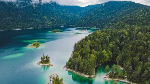 Eibsee, Bayern (© NejauPhoto/Getty Images)