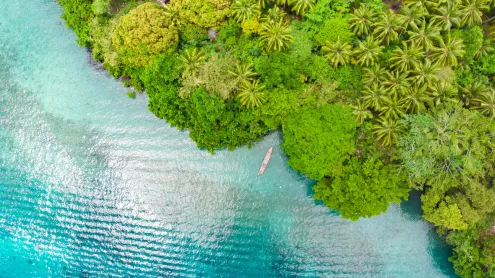 Blue lagoon at Pulau Ay, Banda Islands, Indonesia (© fabio lamanna/Alamy)