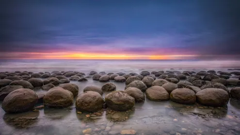 Sunset on Bowling Ball Beach, Mendocino County, California (© Melo Qiao/Getty Images)