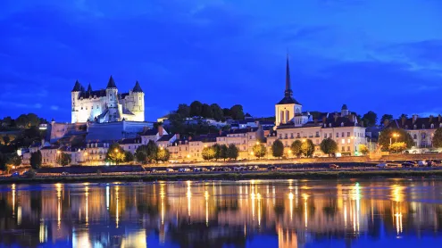 Saumur et son château au crépuscule, Vallée de la Loire (© Hiroshi Higuchi/Getty Images)