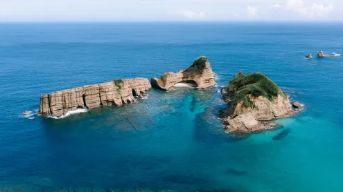 青い海に浮かぶ種子島の無人島, 鹿児島県 (© Ippei Naoi/Getty Images)