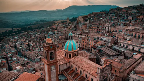 Cattedrale di San Giuliano, Caltagirone, Catania, Sicilia (© Javier Cosio/iStock)