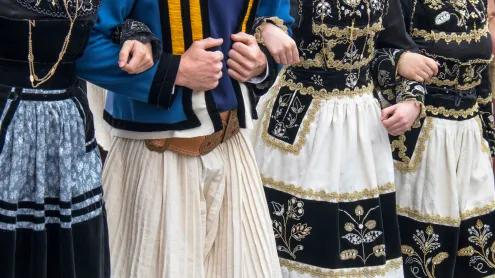 Costumes folkloriques bretons, Lorient, Finistère (© guy-ozenne/Getty images)