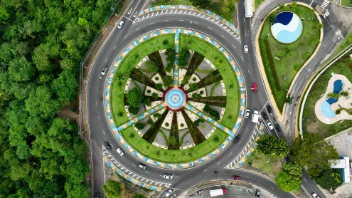 Vista aérea da rotatória “Bola das Letras” em Manaus, Amazonas (© Cristian Lourenço/iStock/Getty Images Plus)