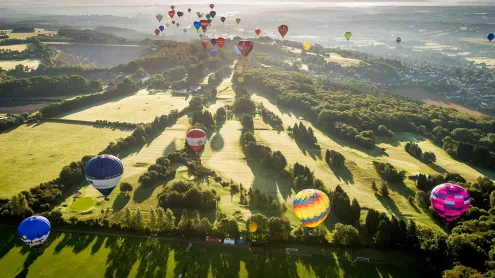 Hot air balloons over a golf course during the Bristol International Balloon Fiesta (© Ben Birchall/PA Images/Getty Images)