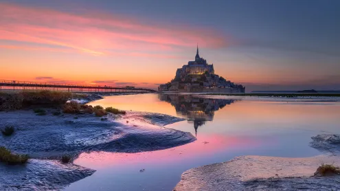 Abbaye du Mont Saint-Michel au crépuscule, Manche, Normandie (© Ilhan Eroglu/500px/Getty Images)