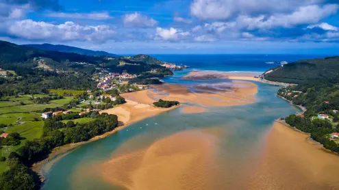 Río Oca, Mundaka, Vizcaya, País Vasco, España (© Tuul and Bruno Morandi/Alamy)