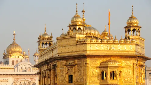 Golden Temple, Amritsar, Punjab, India (© Alan_Lagadu/Getty Images)