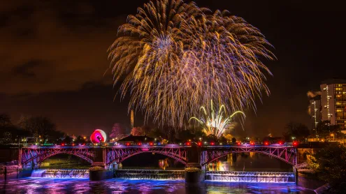 Guy Fawkes Night fireworks at Glasgow Green, Scotland (© mountaintreks/Shutterstock)