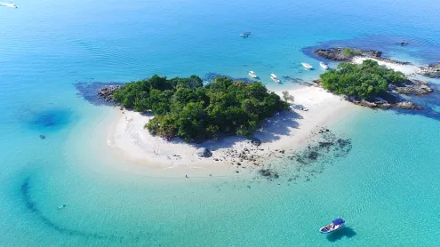 Ilha de Cataguás, Angra dos Reis, Rio de Janeiro (© VBC Imagens Aereas/Shutterstock)
