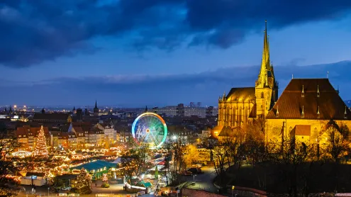 Weihnachtsmarkt Erfurt, Thüringen (© Jareck/Getty Images)