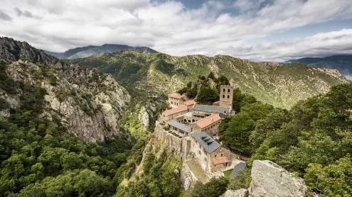 L'abbaye Saint-Martin du Canigou, Casteil, Occitanie, France (© Cyril Gosselin/Getty Images)