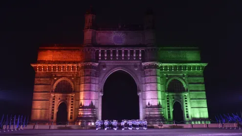Indian Navy sailors rehearse for Navy Day at Mumbai's Gateway of India, 1 December 2016 (© Anshuman Poyrekar/Hindustan Times/Getty Images)