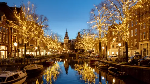 Lights on Spiegelgracht canal, Amsterdam, Netherlands (© Amith Nag Photography/Getty Images)