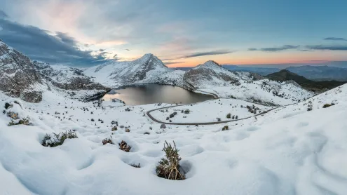 Lago de Covadonga, Asturias, España (© emiliozv/Getty Images)