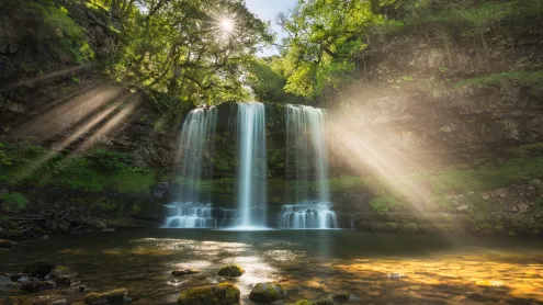 Sgwd yr Eira waterfall, Bannau Brycheiniog National Park, Wales (© Guy Edwardes/Nature Picture Library)