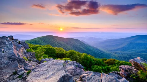 Hawksbill Mountain in Shenandoah National Park, Virginia (© John Baggaley/Getty Images)