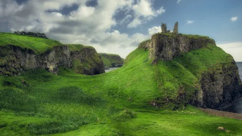 Ruins of Dunseverick Castle, County Antrim, Northern Ireland (© Krzysztof Rogalski/Getty Images)
