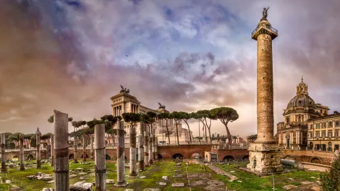 Colonna Traiana, Roma, Lazio (© Domingo Leiva/Moment/Getty Images)