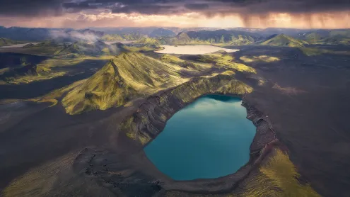 Hnausapollur volcanic crater lake, Fjallabak Nature Reserve, Landmannalaugar, Iceland (© Juan Maria Coy Vergara/Getty Images)