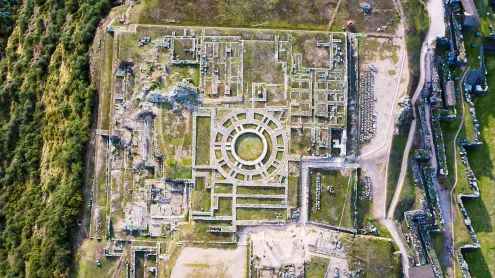 Aerial view of the ruins of Sacsayhuamán, Cusco, Peru (© Creative-Family/Getty Images Plus)