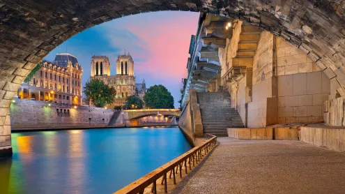 Notre-Dame de Paris et les quais de Seine, Paris (© RudyBalasko/Getty Images)