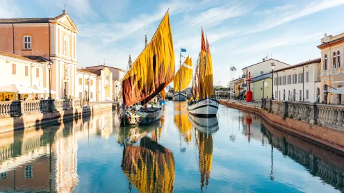 Barche a vela tradizionali, Porto Canale Leonardesco, Cesenatico, Emilia-Romagna (© Francesco Riccardo Iacomino/Getty Images)
