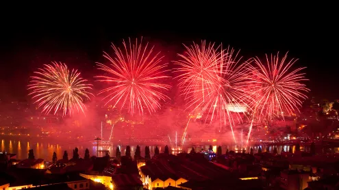 Fuegos artificiales en la Noche de San Juan (© rui_noronha/Getty Images)