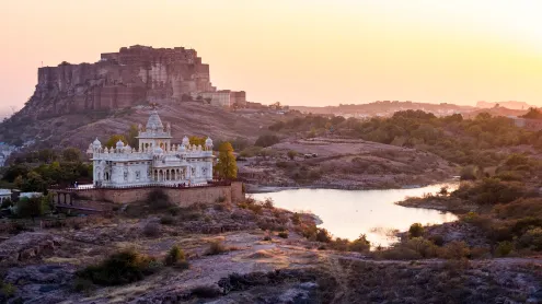 Jaswant Thada and Mehrangarh Fort in Jodhpur city in Rajasthan, India (© Jackyenjoyphotography/Getty Images)