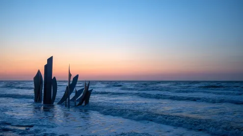 Les Braves monument on Omaha Beach, Normandy, France (© Christopher Furlong/Getty Images)