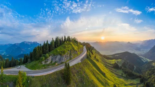 Luftaufnahme der Rossfeld-Panoramastraße, Berchtesgaden, Deutschland (© DieterMeyrl/Getty Images)
