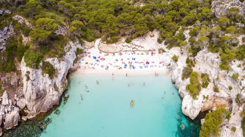 Cala Macarelleta, Menorca, Islas Baleares, España (© Matteo Colombo/DigitalVision/Getty Images)