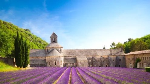 Abbaye Notre-Dame de Sénanque, Gordes, Provence (© Brzozowska/Getty Images)