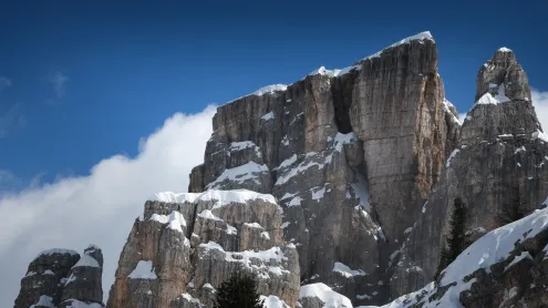 Gruppo delle Cinque Torri nelle Dolomiti, Cortina d'Ampezzo, Veneto, Italia (© iStock/Getty Images Plus)