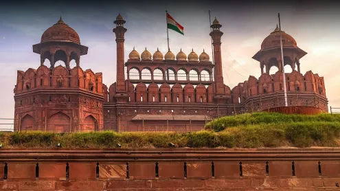 Red Fort Delhi front view with Indian National Flag (© Roop Dey/Alamy Stock Photo)