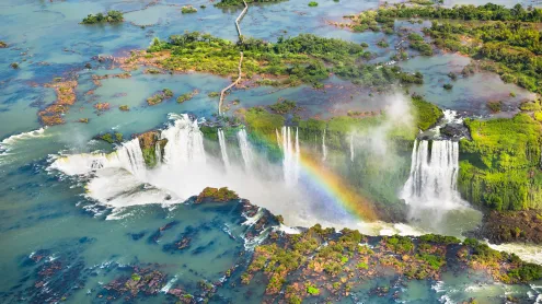 Aerial view of Iguazú Falls, Foz do Iguaçu, Brazil (© Nido Huebl/Shutterstock)