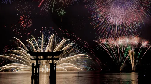 厳島神社, 広島県 廿日市市 (© Matsuo Sato/Shutterstock)