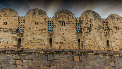 Arched parapets of the Golconda Fort in Hyderabad, Telangana (© Manab Sen/Alamy Stock Photo)