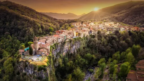 Castellfollit de la Roca, Catalonia, Spain (© Eloi_Omella/Getty Images)
