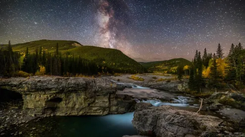 Milky Way over the Elbow River in southern Alberta, Canada (© Alan Dyer/Stocktrek Images/Getty Images)