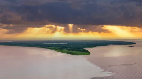 Confluência do Rio Negro e do Amazonas, Manaus, estado do Amazonas (© robertharding/Shutterstock)