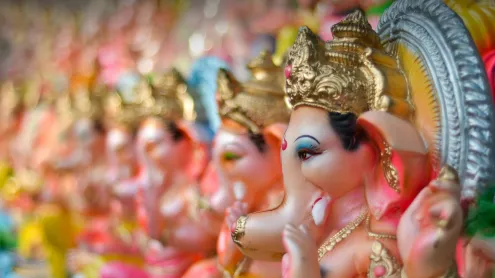 Idols of Lord Ganesha for sale in Gulbai tekra, Ahmedabad (© Priti Bhatt/Getty Images)