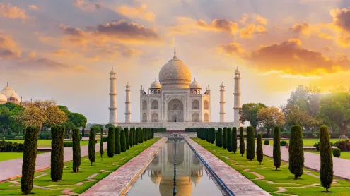 Taj Mahal in Agra, Uttar Pradesh, India (© Tanarch/Getty Images)