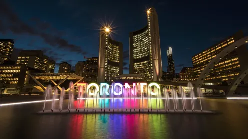 Toronto Sign, Nathan Phillips Square, Canada (© Bruce Christie/Moment/Getty Images)