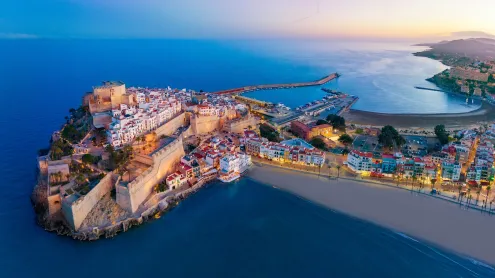 Peñíscola, Castellón, Valencia, España (© MEDITERRANEAN/E+/Getty Images)