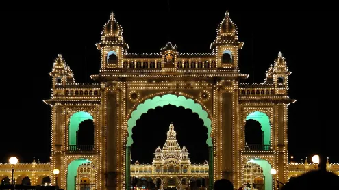 Mysuru Palace during Dasara, Karnataka (© Fameleaf Photos/Getty Images)