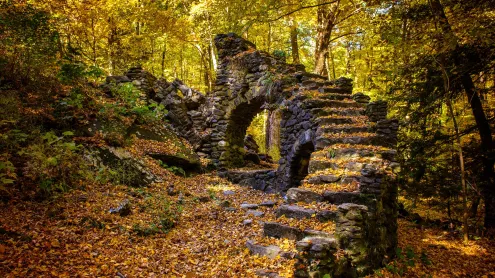 Madame Sherri Forest and the ruins of an old castle, New Hampshire (© yggdrasill/Shutterstock)