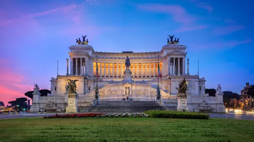 Altare della Patria, Monumento nazionale a Vittorio Emanuele II, Lazio, Roma, Italia (© Fani Kurti/iStock/Getty Images Plus)